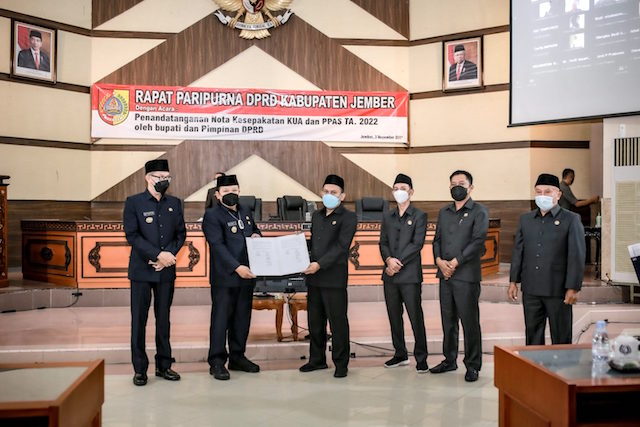 Kawal Kepentingan Masyarakat, Bupati dan DPRD Jember Tandatangani KUA-PPAS TA 2022